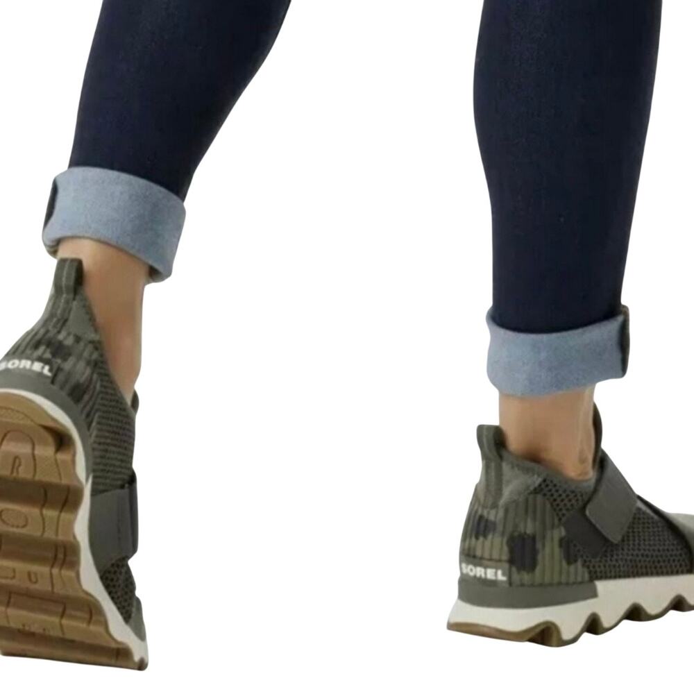 Sorel Kinetic Sneaker Womens Size 8.5 Green Camouflage Slip On Adjustable Strap